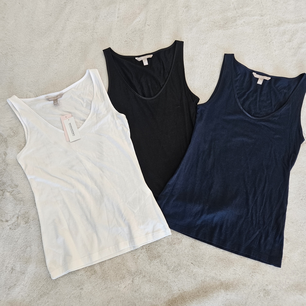 Banana Republic Women's Tank Tops - White, Black, and Navy